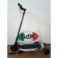 Veicoli elettrici come scooter hoverboard monopattini